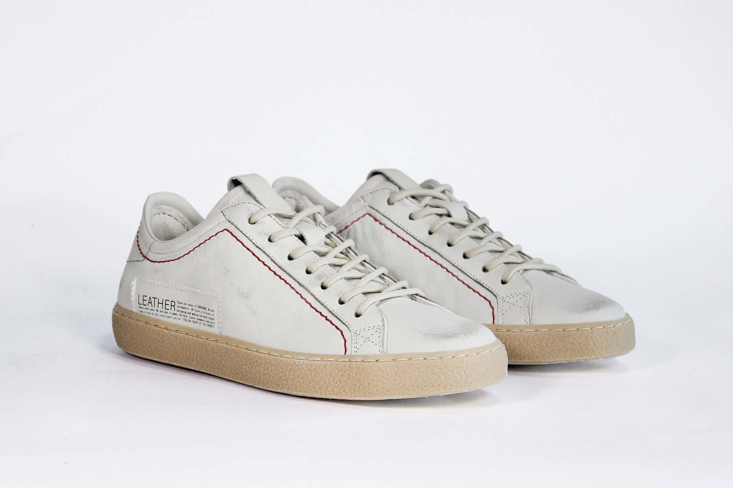 Women's ORIGINAL LC06 Low-top in Retro White Leather, showcasing a sleek design with a retro feel.