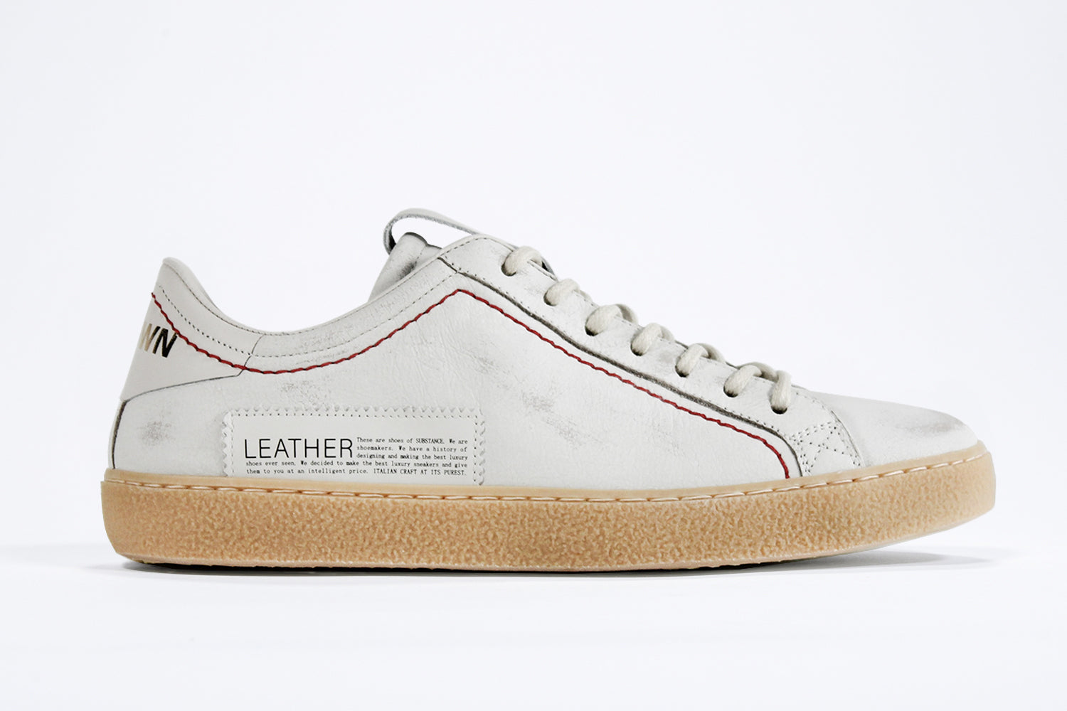 Women's ORIGINAL LC06 Low-top in Retro White Leather, displays the red stitiching and patchwork logo, shown from the side profile.